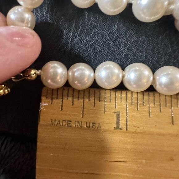 Elegant Vintage Silk Strung Double Strand Glass Pearl Necklace Gold Plated Clasp - Picture 8 of 8
